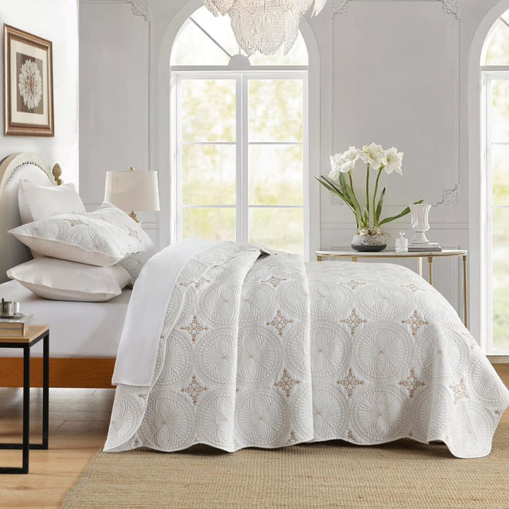 Luxury Quilted Cotton Bedspread in Off-White