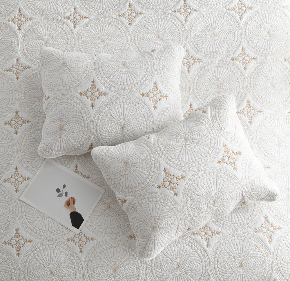Luxury Quilted Cotton Bedspread in Off-White
