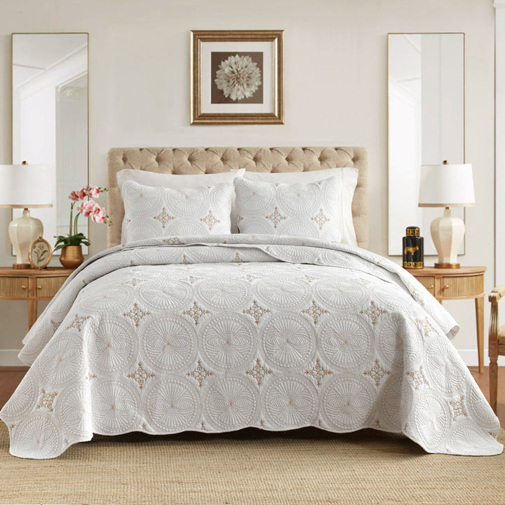 Luxury Quilted Cotton Bedspread in Off-White